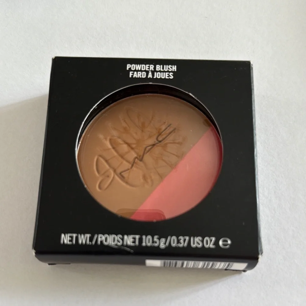 Mac Cosmetics Powder Blush Shade- Hibiscus Kiss NWT LE - Picture 2 of 3